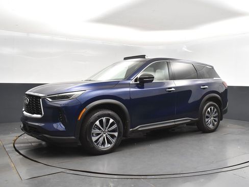 Certified 2023 INFINITI QX60 Pure image 3