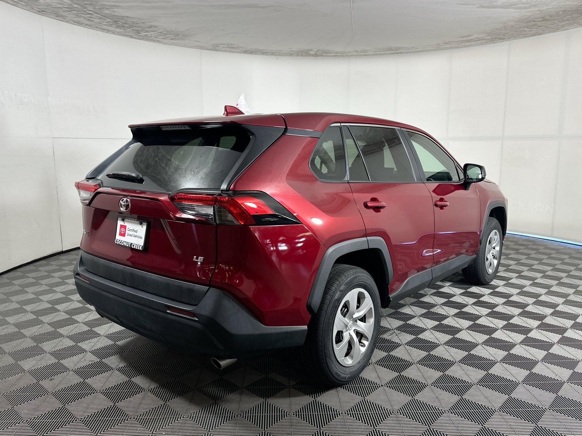 Used 2023 Toyota RAV4 LE FWD image 3