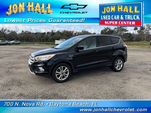 Used 2017 Ford Escape SE image 3