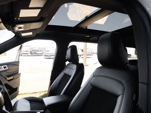 Used 2023 Ford Explorer ST-Line w/ Class IV Trailer Tow Package image 16