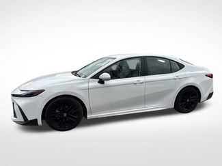 Used 2025 Toyota Camry SE video 2