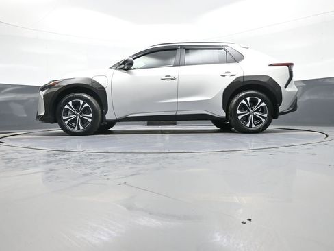 Used 2023 Toyota bZ4X XLE w/ Weather Package image 33