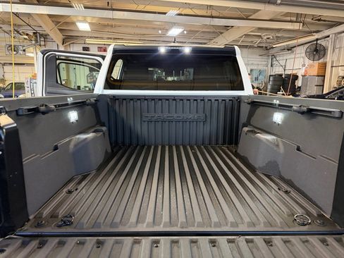 Used 2025 Toyota Tacoma SR5 AWD/4WD image 19