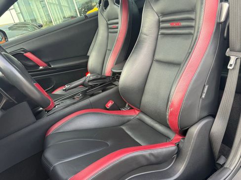 Used 2015 Nissan GT-R Black Edition image 12