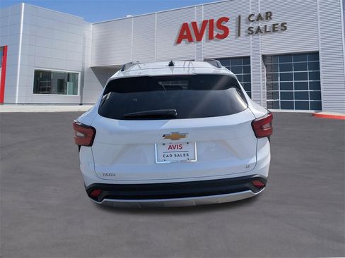 Used 2025 Chevrolet Trax LT w/ LT Convenience Package image 7