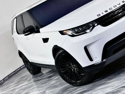 Used 2017 Land Rover Discovery HSE image 4