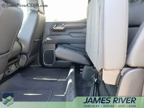 Used 2025 GMC Sierra 1500 SLT image 17