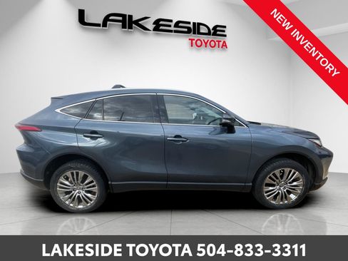 Certified 2023 Toyota Venza XLE image 8