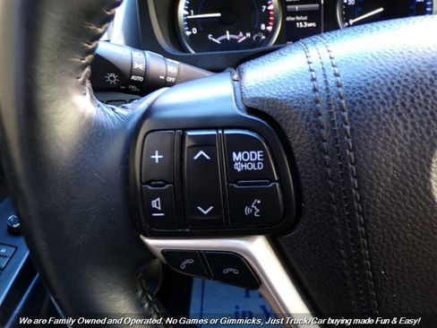 Used 2017 Toyota Highlander Plus w/ Carpet Mat Package image 41