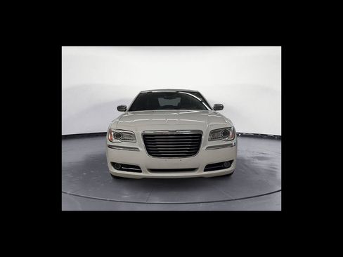 Used 2011 Chrysler 300 C RWD image 9