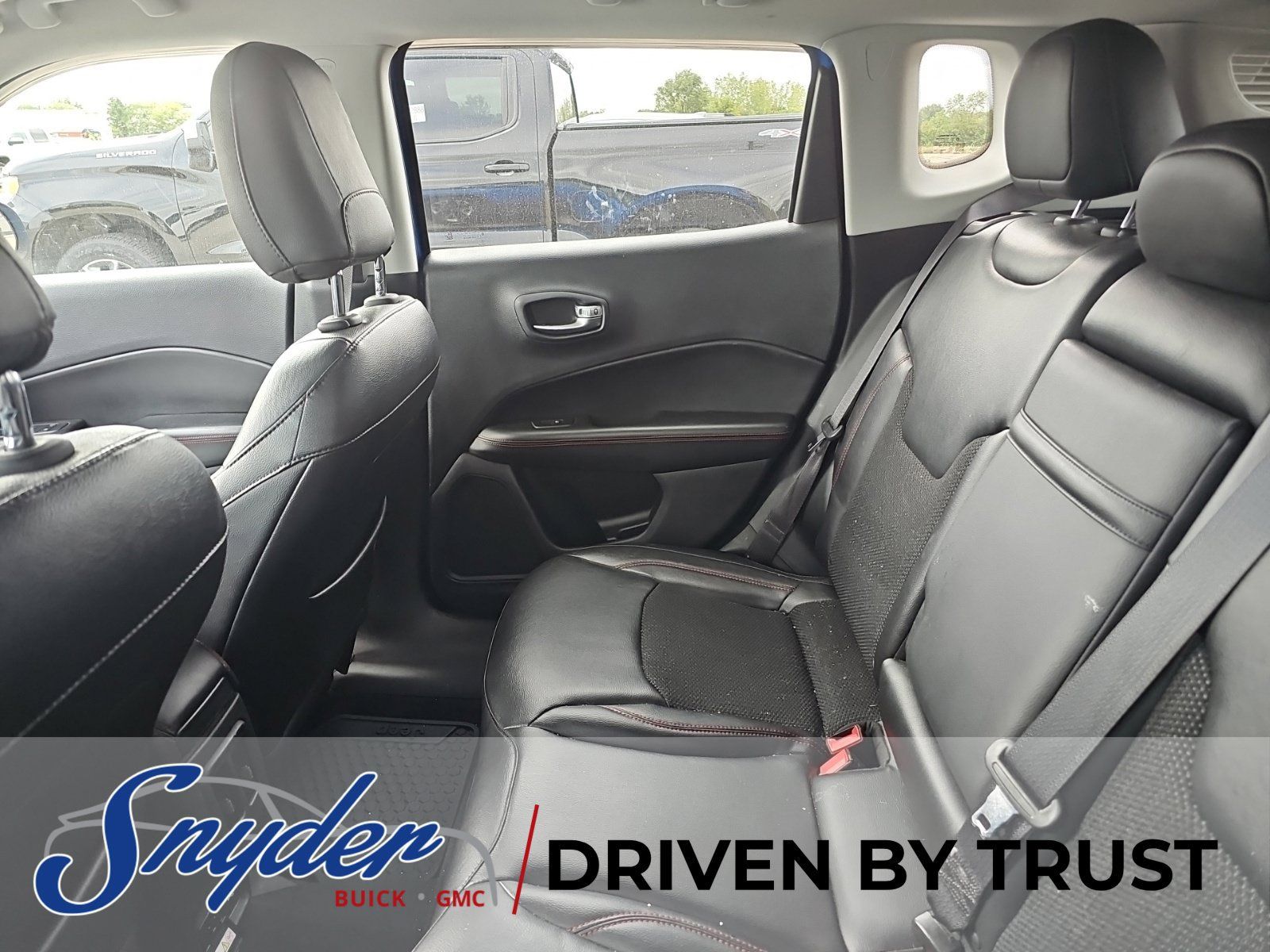 Used 2018 Jeep Compass Trailhawk AWD/4WD image 5