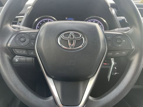 Used 2018 Toyota Camry LE image 17