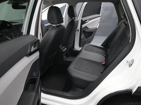 Used 2023 Volkswagen Taos SE AWD/4WD image 16