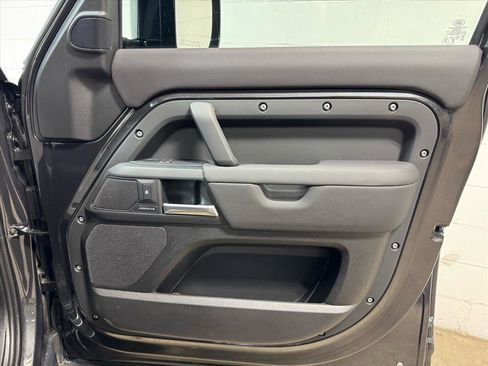 Used 2026 Land Rover Defender 110 S image 34