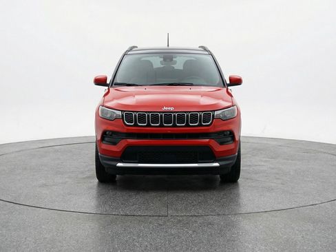 Used 2025 Jeep Compass Limited AWD/4WD image 2