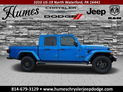 New 2025 Jeep Gladiator Sport image 2