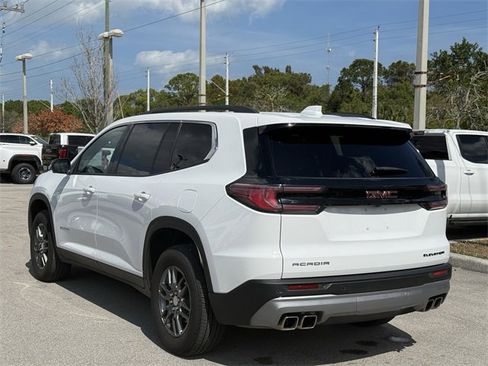 Used 2025 GMC Acadia Elevation image 2