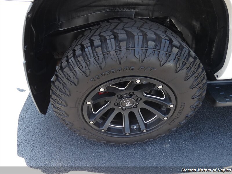 Used 2020 Toyota 4Runner SR5 AWD/4WD image 16