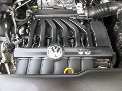 Used 2022 Volkswagen Atlas Cross Sport SEL Premium R-Line image 55