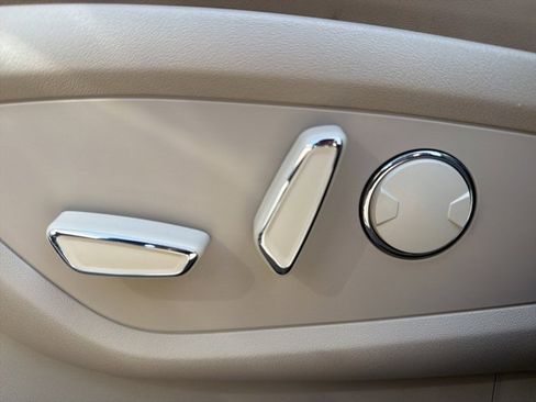 Used 2023 Lincoln Nautilus Reserve image 11