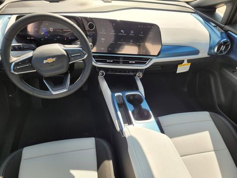 New 2025 Chevrolet Equinox EV LT image 11