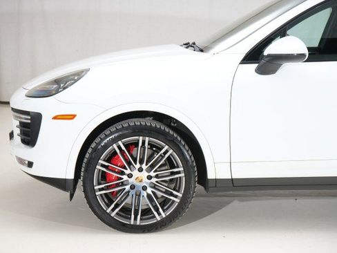 Used 2017 Porsche Cayenne Turbo AWD image 4