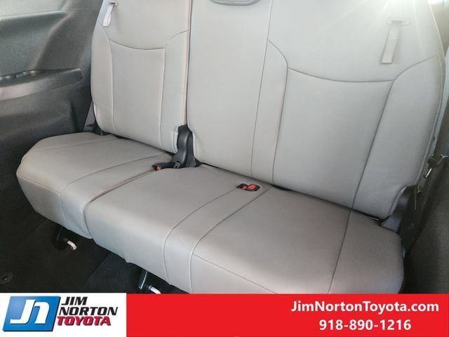 Used 2026 Toyota Sienna XLE FWD image 30