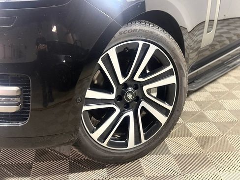 Used 2023 Land Rover Range Rover SE AWD/4WD image 2