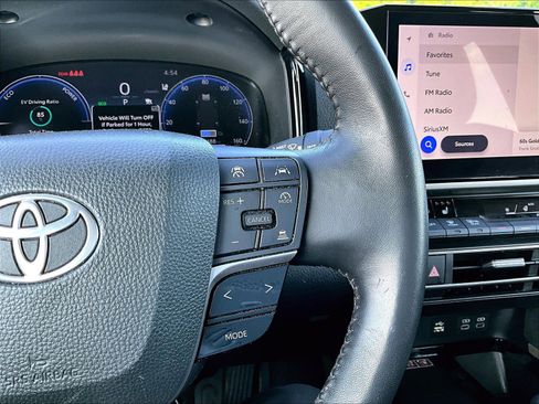 Used 2025 Toyota Camry XLE FWD image 12