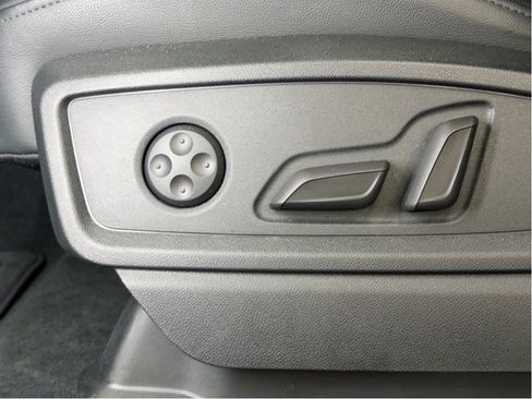 Used 2025 Audi Q5 e Premium Plus w/ Premium Plus Package AWD/4WD image 7