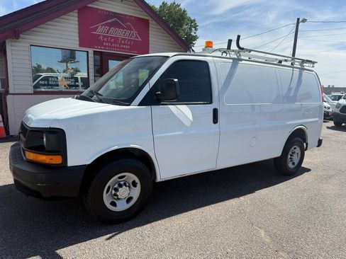Used 2010 Chevrolet Express 2500 image 4