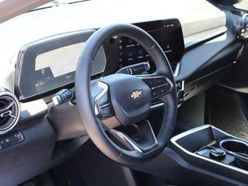 Used 2026 Chevrolet Equinox LT FWD image 11