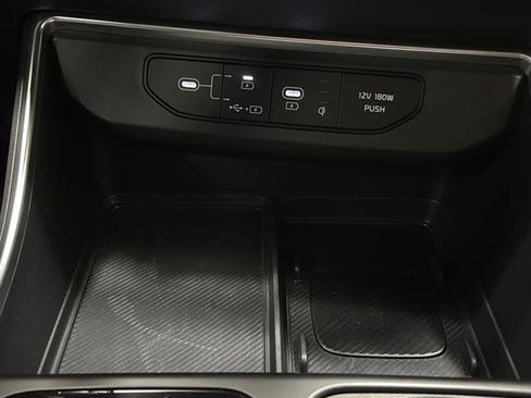 Used 2025 Kia Carnival SX w/ SX Dark Edition Package image 24