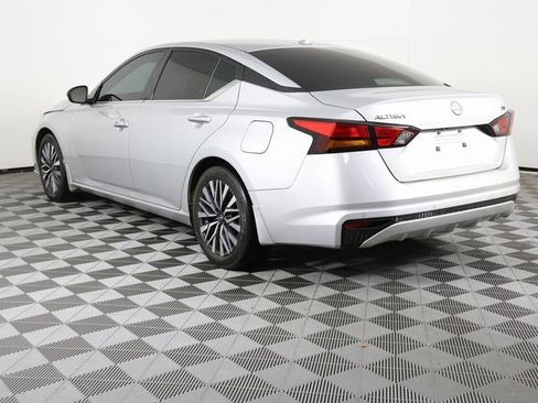 Used 2024 Nissan Altima 2.5 SV image 6