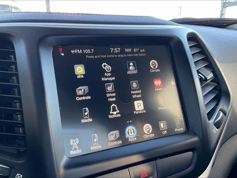 Used 2017 Jeep Cherokee Trailhawk w/ Cold Weather Group AWD/4WD image 31