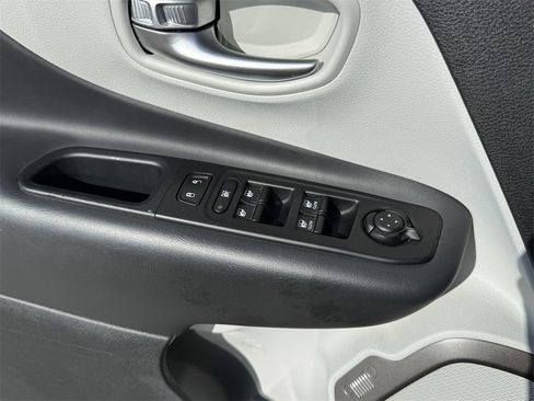 Used 2022 Jeep Renegade Limited image 19