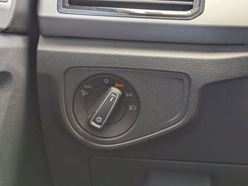 Used 2022 Volkswagen Atlas Cross Sport SEL R-Line AWD/4WD image 28