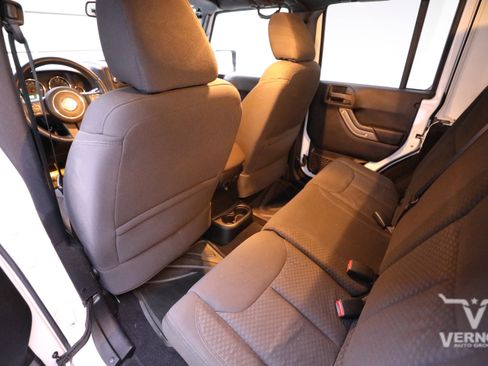 Used 2013 Jeep Wrangler Unlimited Sport image 9