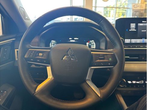 Used 2023 Mitsubishi Outlander SEL image 10