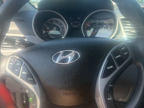 Used 2016 Hyundai Elantra SE w/ Option Group 02 FWD image 10