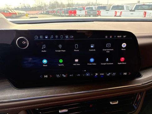 Used 2025 Chevrolet Tahoe High Country image 17