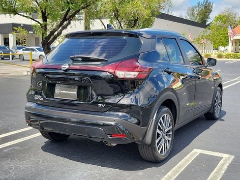 Used 2023 Nissan Kicks SV FWD image 4
