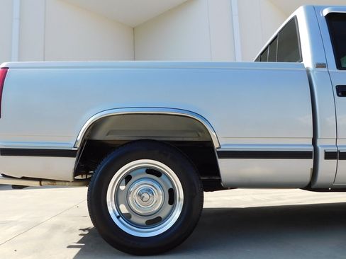 Used 1993 Chevrolet Silverado 1500 2WD Regular Cab image 26