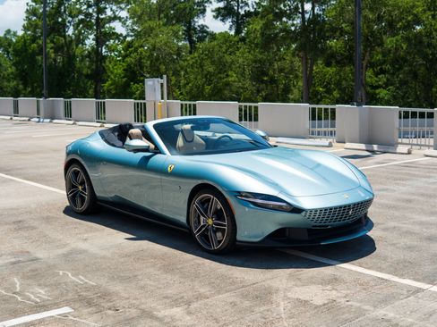 Used 2024 Ferrari Roma Spider RWD image 31