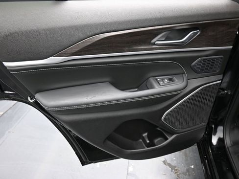 New 2026 Jeep Grand Cherokee Limited image 13