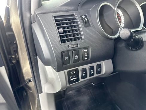 Used 2015 Toyota Tacoma 4x4 Access Cab V6 w/ TRD Off-Road Package image 19