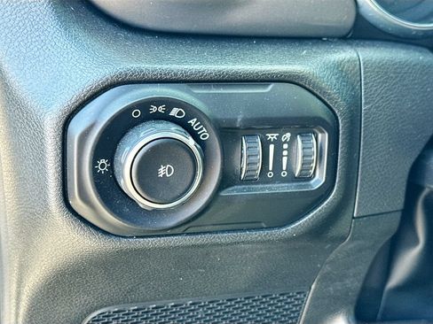 Used 2022 Jeep Wrangler Unlimited Sport AWD/4WD image 11