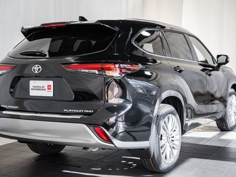 New 2026 Toyota Highlander Platinum image 4