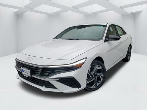 New 2025 Hyundai Elantra SEL image 10
