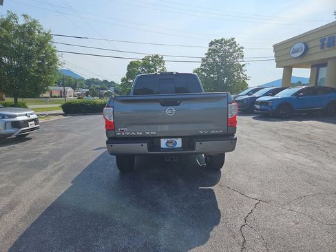 Used 2017 Nissan Titan SV AWD/4WD image 4